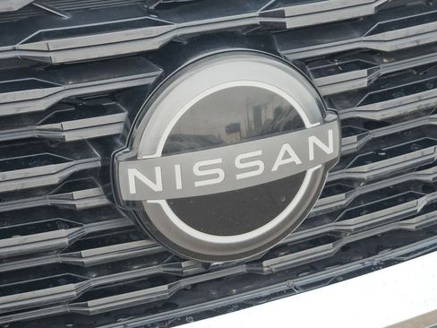 Used 2023 Nissan Rogue SV image 34