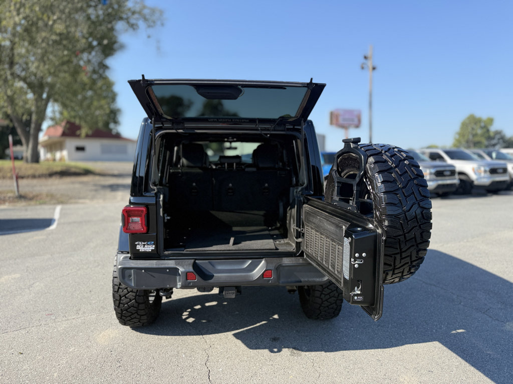 Used 2021 Jeep Wrangler Unlimited Sahara w/ Cold Weather Group AWD/4WD image 19