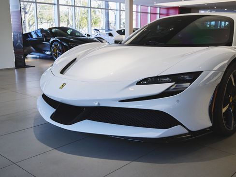 Used 2024 Ferrari SF90 Spider image 58