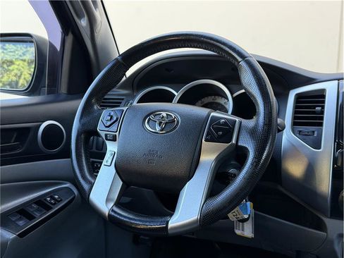 Used 2014 Toyota Tacoma PreRunner w/ SR5 Package RWD image 9