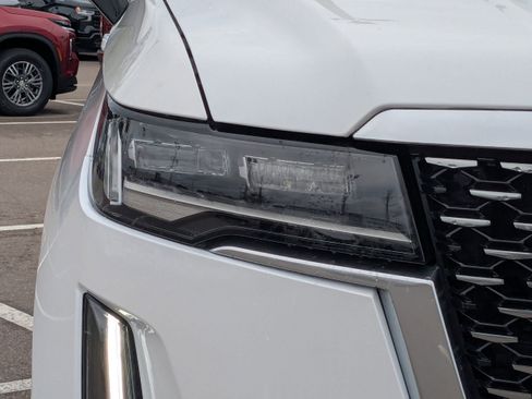 Used 2023 Cadillac Escalade Premium Luxury image 9