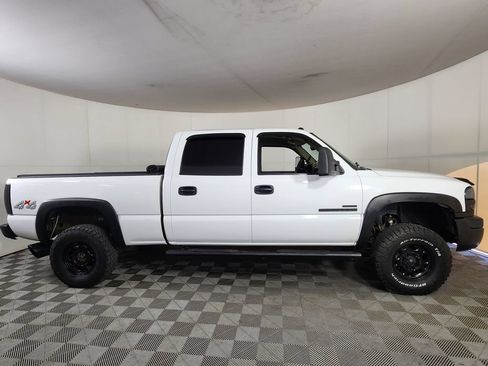Used 2004 GMC Sierra 2500 SLT w/ Heavy-Duty Power Package AWD/4WD image 8