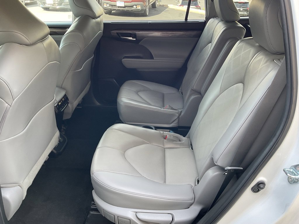 Used 2023 Toyota Highlander Platinum AWD/4WD image 21