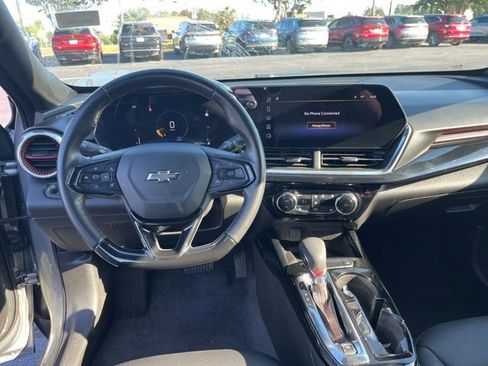 Used 2024 Chevrolet Trax RS w/ Sunroof Package FWD image 17