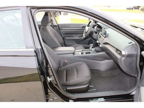 Used 2024 Nissan Altima 2.5 S image 13