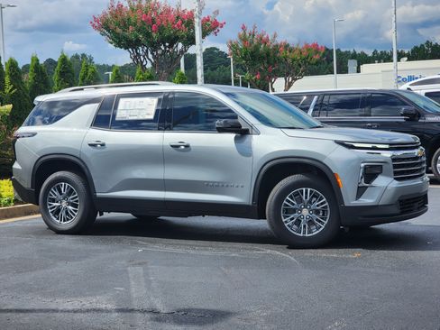 New 2025 Chevrolet Traverse LT w/ Driver Confidence Package image 3