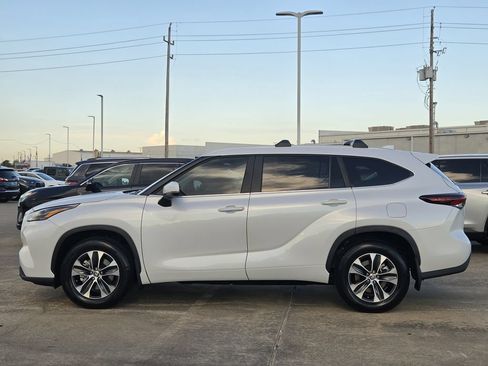 Used 2026 Toyota Highlander XLE AWD/4WD image 6
