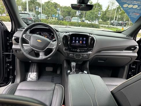 Used 2023 Chevrolet Traverse Premier image 37
