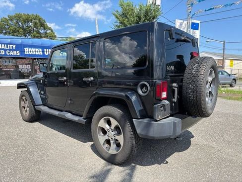 Used 2017 Jeep Wrangler Unlimited Sahara w/ Dual Top Group AWD/4WD image 7