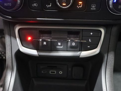 Used 2024 GMC Terrain SLT AWD/4WD image 32