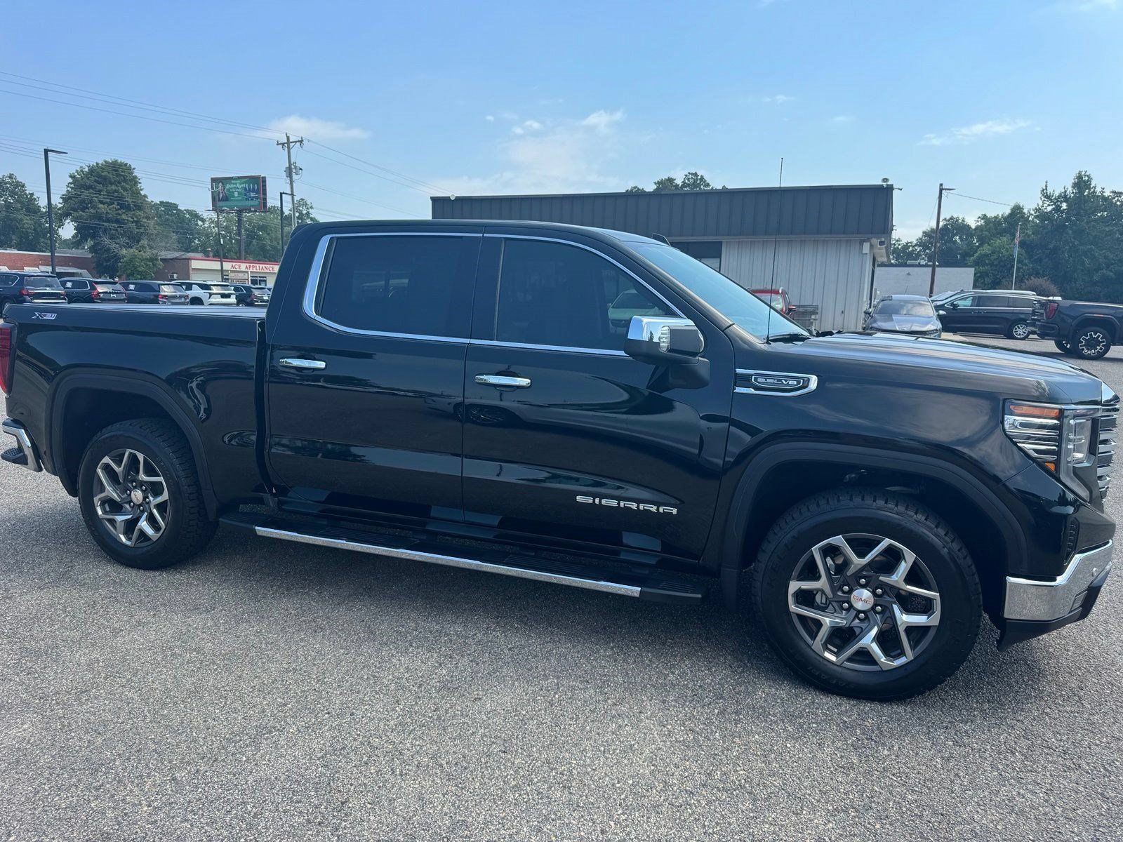 Certified 2024 GMC Sierra 1500 SLT w/ SLT Premium Plus Package AWD/4WD image 3