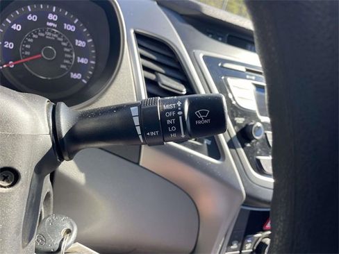 Used 2016 Hyundai Elantra SE image 25
