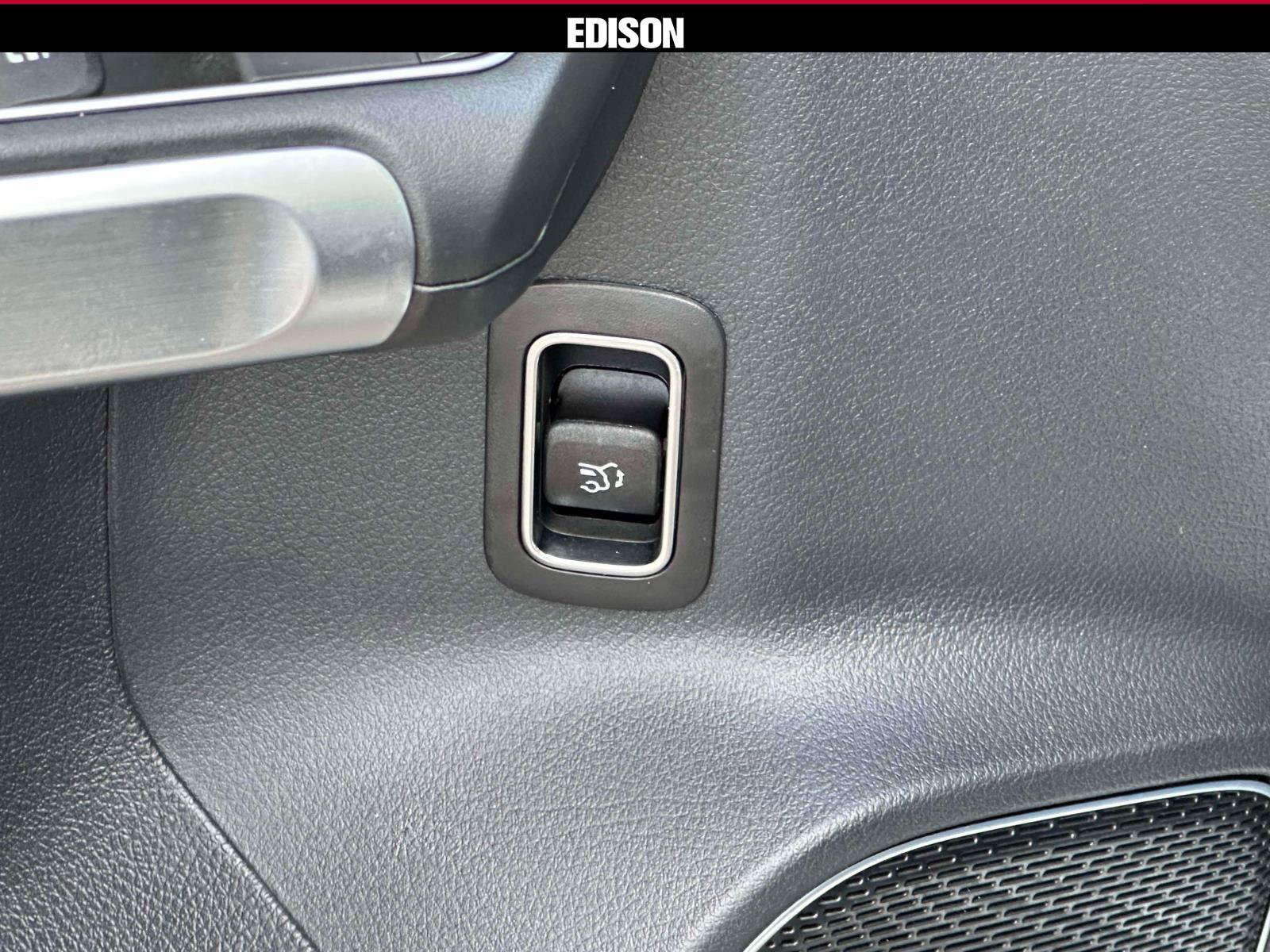 Used 2024 Mercedes-Benz GLB 250 4MATIC image 17