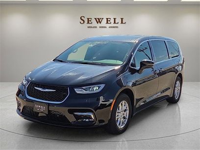 New 2026 Chrysler Pacifica Select