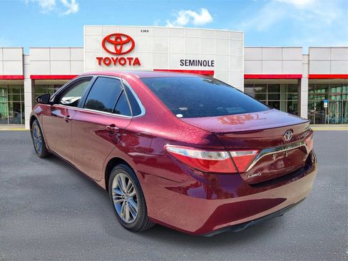 Used 2017 Toyota Camry SE image 4