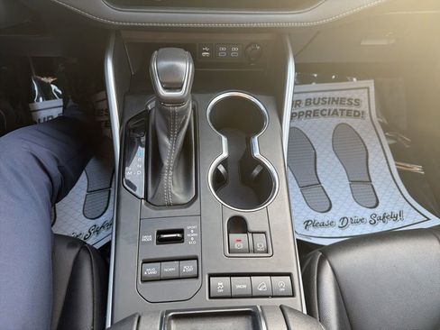 Used 2022 Toyota Highlander XLE image 18