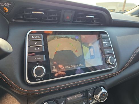 Used 2019 Nissan Kicks SR w/ SR Premium Package FWD image 17