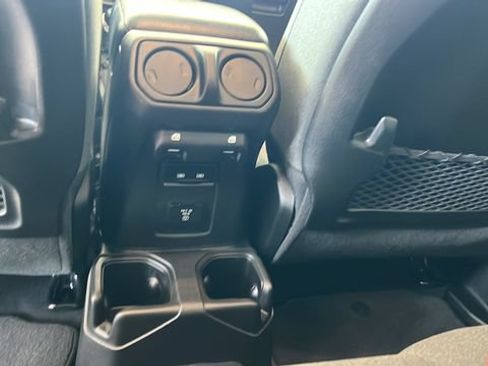 Used 2024 Jeep Wrangler Unlimited Rubicon w/ Technology Group AWD/4WD image 17