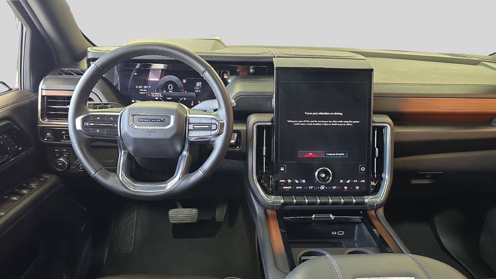 Used 2025 GMC Yukon Denali AWD/4WD image 9