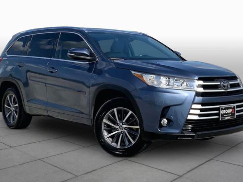 Used 2018 Toyota Highlander XLE FWD image 3