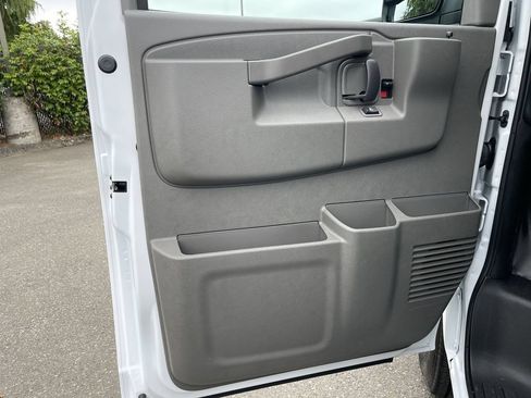 New 2026 GMC Savana 3500 w/ Driver Convenience Package RWD image 19
