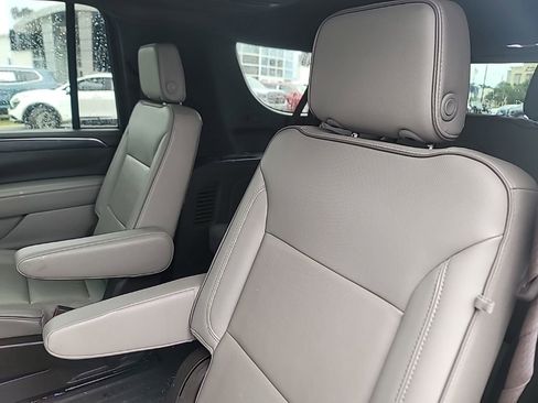 Used 2023 GMC Yukon XL SLT w/ SLT Premium Package RWD image 12