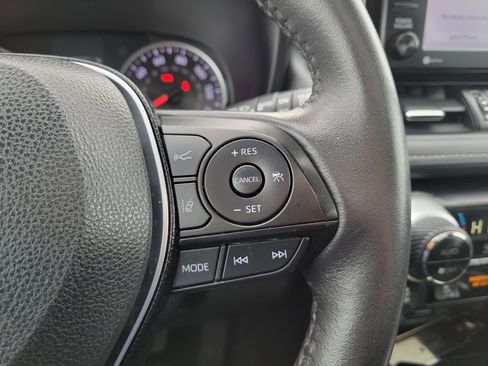 Used 2020 Toyota RAV4 XLE Premium image 25