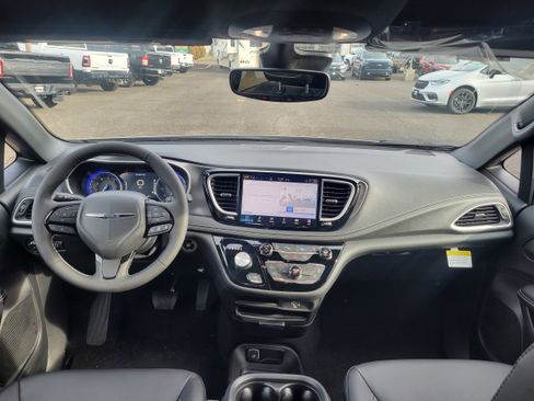 New 2026 Chrysler Pacifica Select w/ S Appearance Package image 20