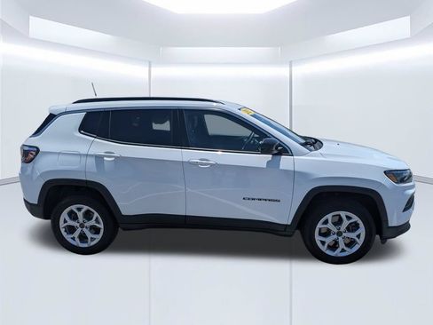 Used 2025 Jeep Compass Latitude AWD/4WD image 5