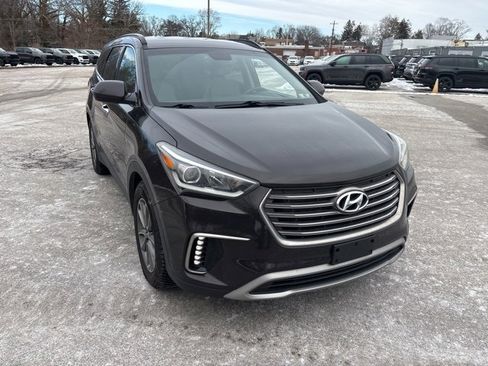 Used 2017 Hyundai Santa Fe SE image 1
