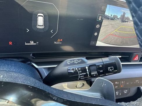 Used 2025 Kia Carnival SX image 32