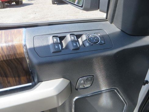 Used 2019 Ford F150 Lariat image 15