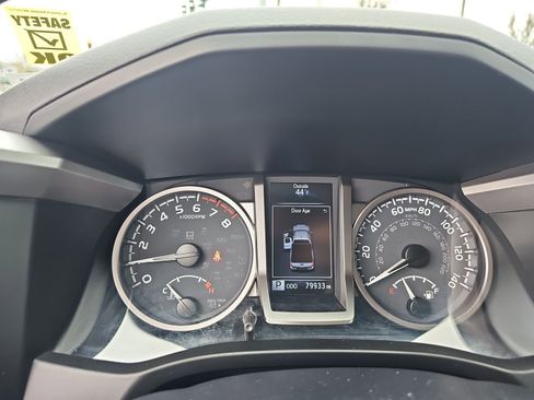 Used 2020 Toyota Tacoma SR5 image 10