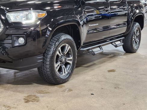 Used 2016 Toyota Tacoma TRD Sport w/ Towing Package RWD image 17