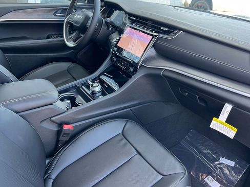 New 2025 Jeep Grand Cherokee L Limited w/ Luxury Tech Group II image 18