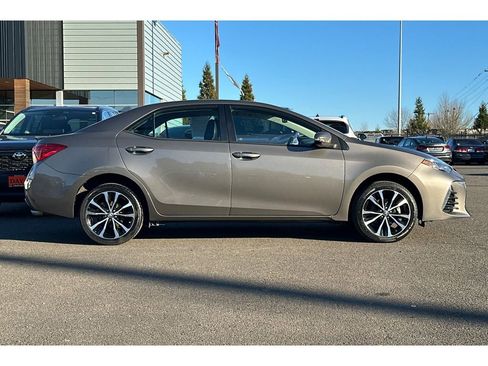 Used 2017 Toyota Corolla SE w/ Carpet Mat Package (TMS) image 3