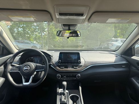 Used 2024 Nissan Altima 2.5 SV FWD image 33