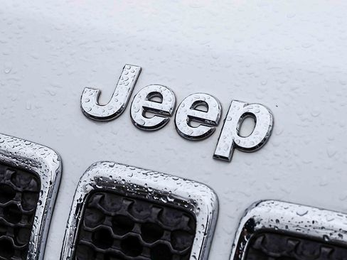 Used 2019 Jeep Cherokee Limited AWD/4WD image 31