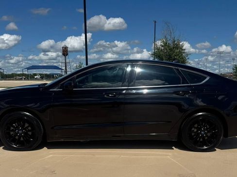 Used 2020 Ford Fusion SE FWD image 9