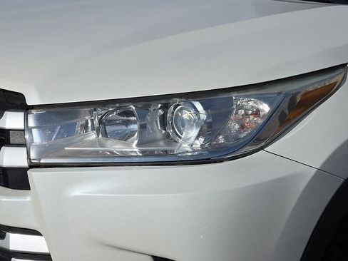 Used 2019 Toyota Highlander XLE image 7