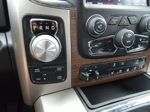 Used 2018 RAM 1500 Laramie w/ Convenience Group image 17