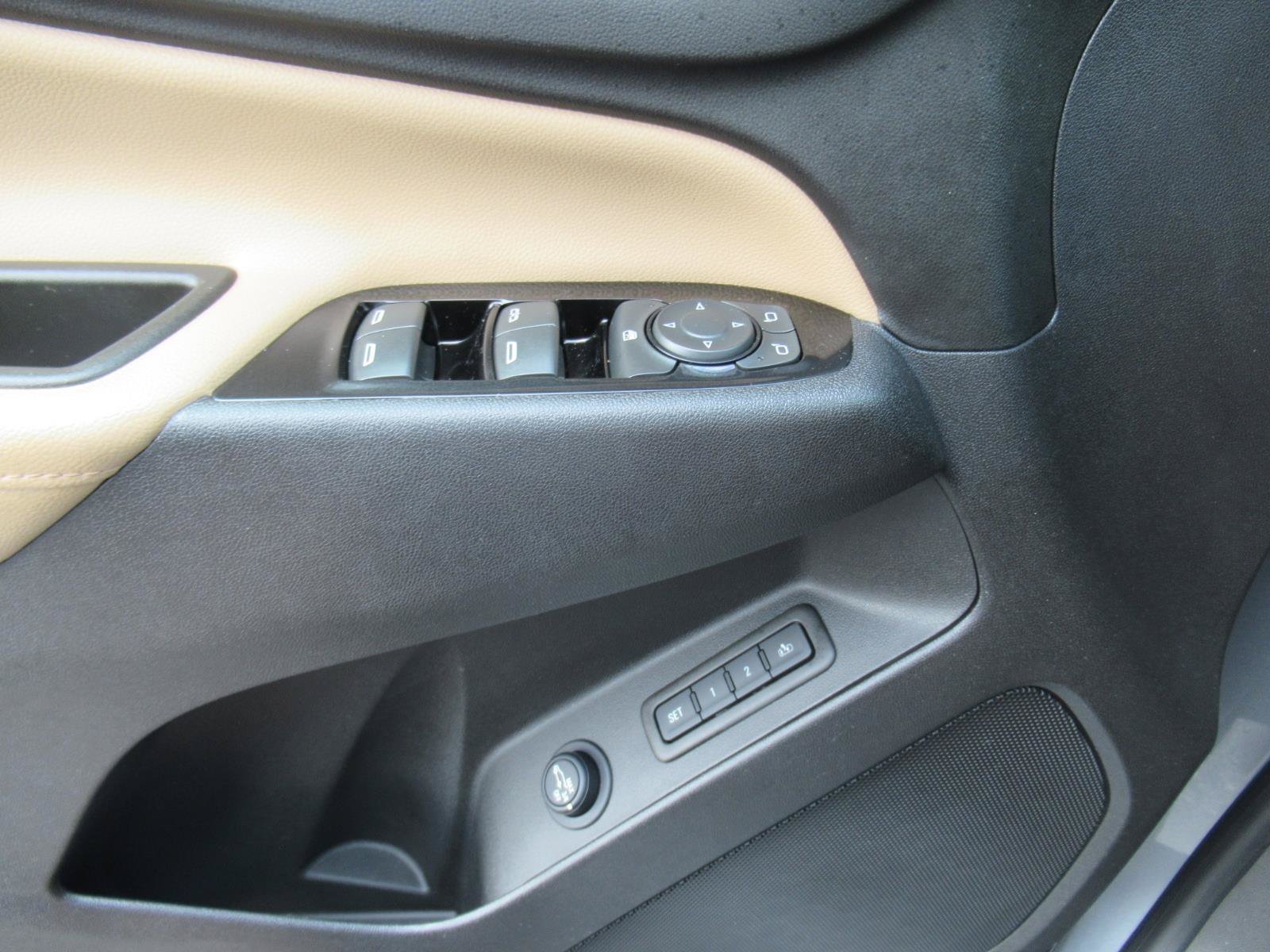 Used 2024 Chevrolet Equinox Premier FWD image 21