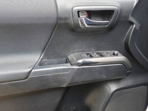 Used 2018 Toyota Tacoma TRD Sport RWD image 20