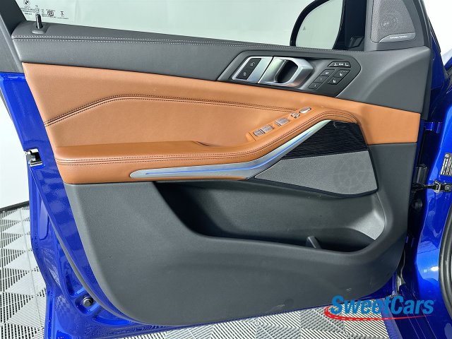 Used 2025 BMW X7 M60i AWD/4WD image 44