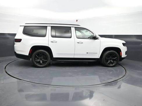 Used 2024 Jeep Wagoneer Series II AWD/4WD image 10