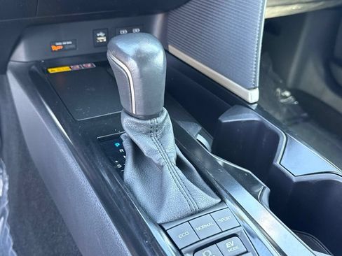 Used 2025 Toyota Camry SE FWD image 26