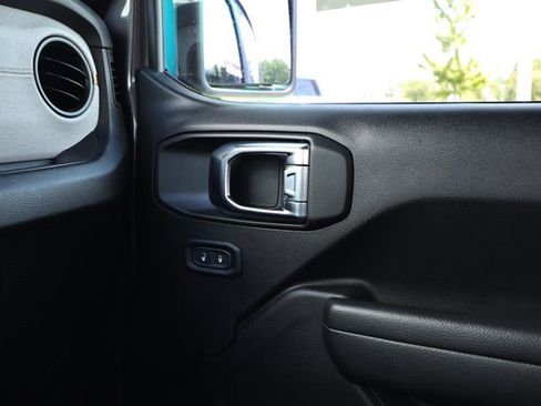 Used 2025 Jeep Wrangler Sport AWD/4WD image 24