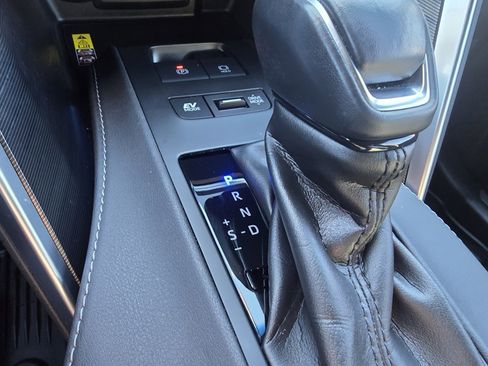 Certified 2023 Toyota Venza XLE image 28