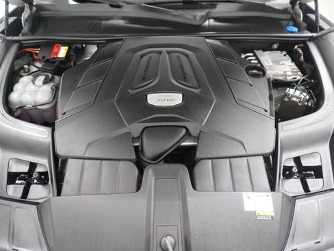 Used 2022 Porsche Cayenne Coupe AWD/4WD image 36