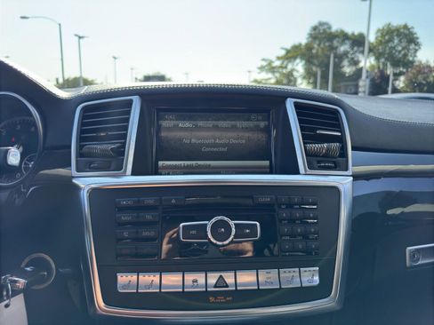 Used 2015 Mercedes-Benz GL 550 4MATIC w/ Accessory Chrome Package image 28